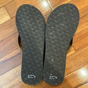 Cobian women’s flip flops worn once around the house